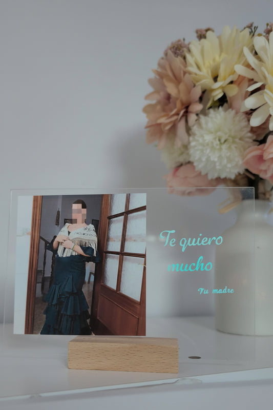 Detalle personalizado con base de madera